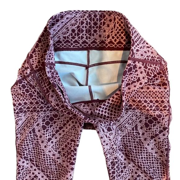 FABLETICS Mid Rise Printed Pureluxe Capri Purple Size XS Performance Wear Sporty - Picture 6 of 9